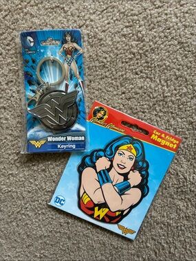 DC Comics Wonder Woman Car/Fridge Magnet & Silver Tone Metal Keychain